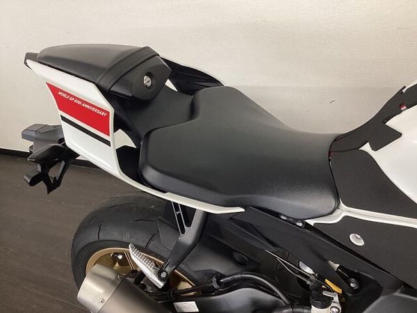 ヤマハ YZF-R1 4