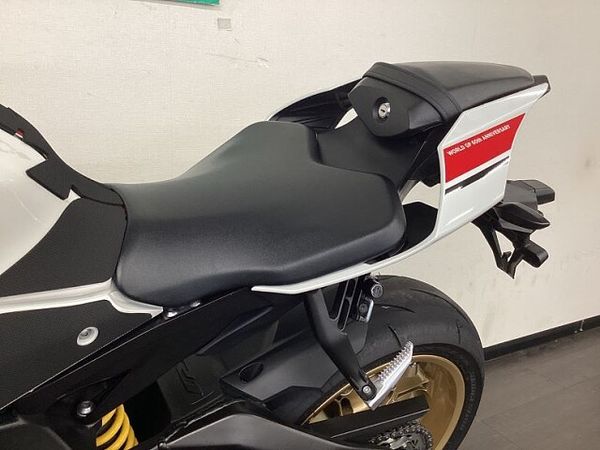 ヤマハ YZF-R1 6