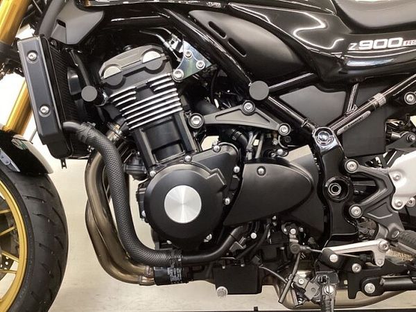 カワサキ Z900RS 4