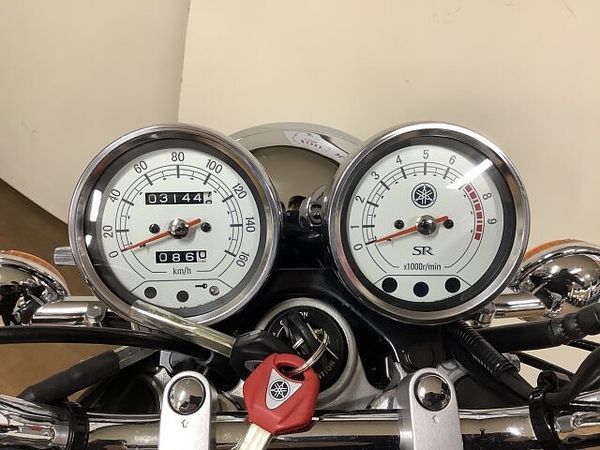 ヤマハ SR400 SR400 Final Edition ローシート パフォーマンスダンパー エンジンガード 10