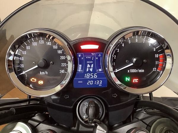 カワサキ Z900RS Z900RS リアキャリア オーバーレーシング製ステップ デイトナ製USB電源 ステーター 9