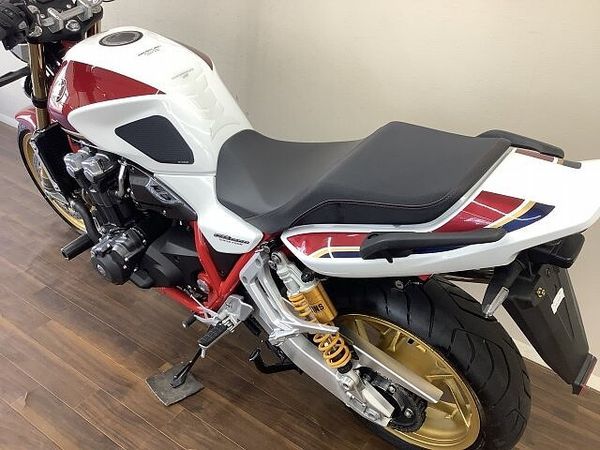 ホンダ CB1300スーパーフォア 【マル得】★CB1300スーパーフォア★ 絢爛な色使いが目を惹くSP!ワンオーナー車!!! 8