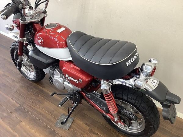 ホンダ モンキー125 モンキー125 見るほど愛着が湧くコクのあるデザインが特徴のミニバイク!日常使いから遊びま 9