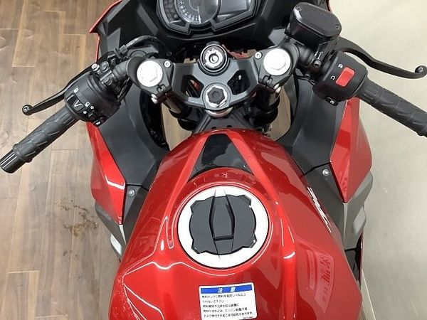 カワサキ ニンジャ 250 ニンジャ250 NINJAシリーズでは珍しいレッドカラーが目を惹く2022年モデル! 8