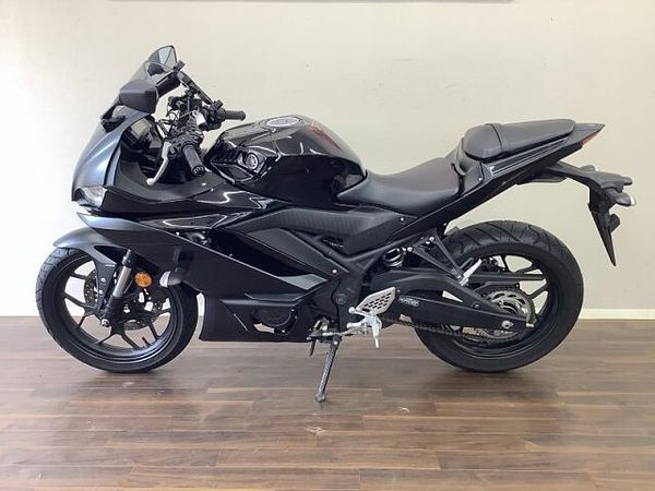 ヤマハ YZF-R25 YZF-R25【マル得】スポーツバイクとしてのカッコ良さと日常使いしやすいトルク感を兼ね備 3