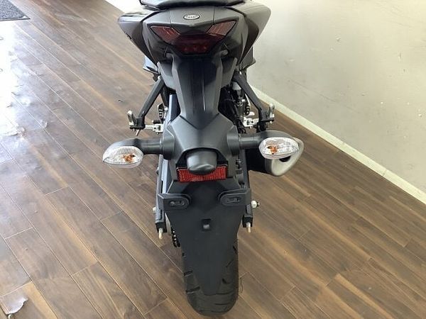 ヤマハ YZF-R25 YZF-R25【マル得】スポーツバイクとしてのカッコ良さと日常使いしやすいトルク感を兼ね備 9