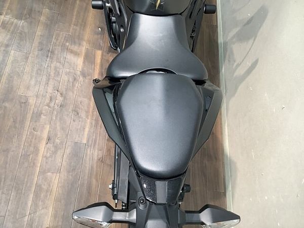 カワサキ ZX-25R 【マル得】ニンジャZX-25R SE シャープさ際立つガンメタリックカラーが特徴の2022 7