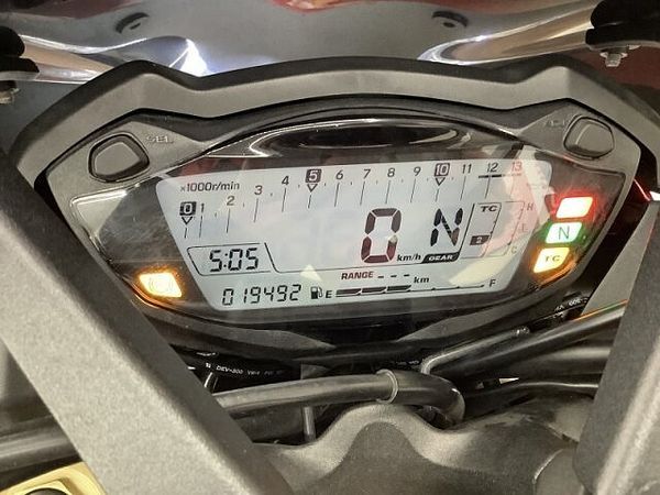 スズキ GSX-S1000 GSX-S1000 ストファイらしい力強いボディと軽量な車体で乗りやすさも両立させた大型ネ 5