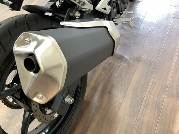 カワサキ Z400 Z400 ”Sugomi"を具現化させた力強い造形とパワーを秘めた中型ネイキッド!エンジン 7