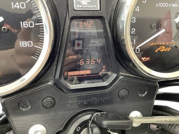 ホンダ CB400スーパーフォア CB400スーパーフォア ブラウンゴールドのリムとマットシルバーのコントラスト美しい202 4