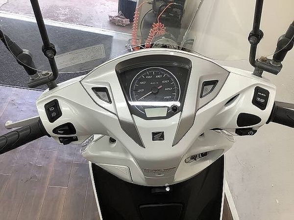 ホンダ リード125 リード125 流麗なボディと広々メットインで実用性が高い1台!走行時に有ってうれしい大型ス 5
