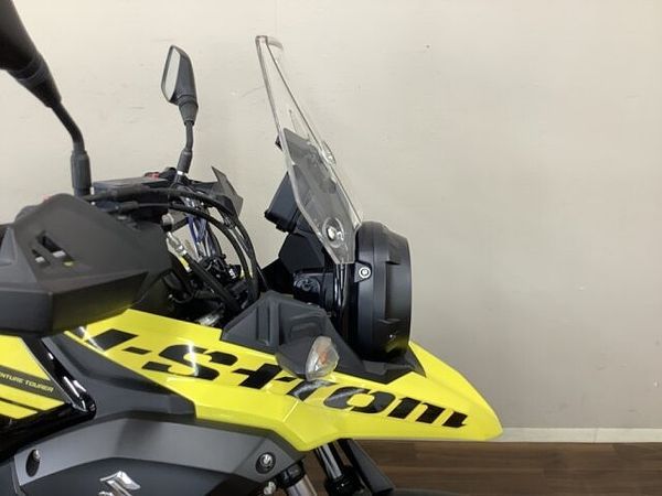 スズキ Vストローム250 V-ストローム250ABS ゆとりのあるライディングポジションと安定感ある走りが人気の秘訣 4