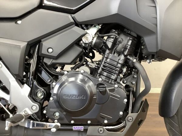 スズキ Vストローム250 V-ストローム250ABS ゆとりのあるライディングポジションと安定感ある走りが人気の秘訣 8
