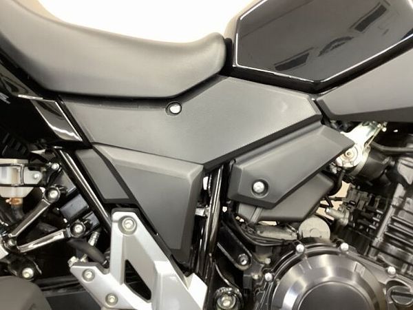 スズキ Vストローム250 V-ストローム250ABS ゆとりのあるライディングポジションと安定感ある走りが人気の秘訣 10