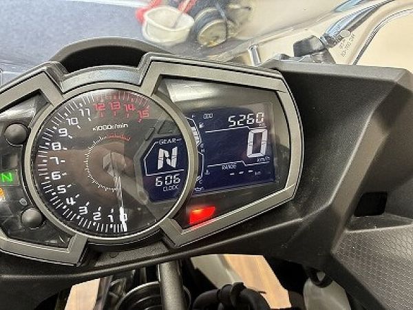カワサキ ニンジャ 400 ニンジャ400 比較的大きなタンクとシャープな走りで街乗り・ツーリング共に活躍するミドルク 4