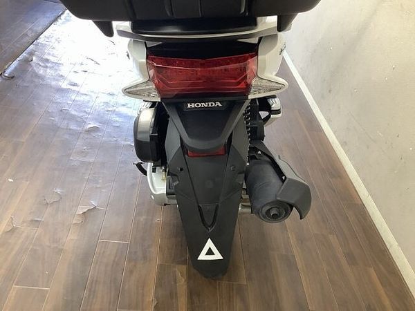 ホンダ PCX125 PCX LEDライト搭載のJF56型!安定感ある乗り味と燃費の良さに定評あるロングセラー! 9