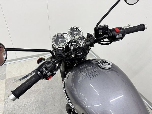トライアンフ BONNEVILLE T120 ボンネビルT120 2023年モデル・キャリア・リアBOX付き 7