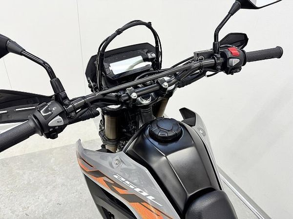 ホンダ CRF250L CRF250L 低走行・リアキャリア装備!! 7