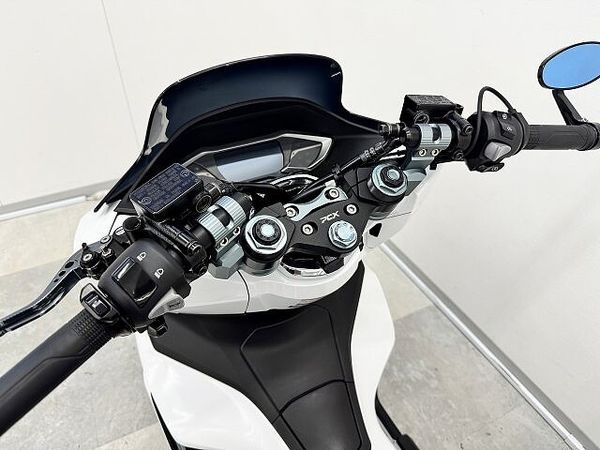 ホンダ PCX125 PCX125 ハンドル周り・マフラー・リアサスカスタム! 7