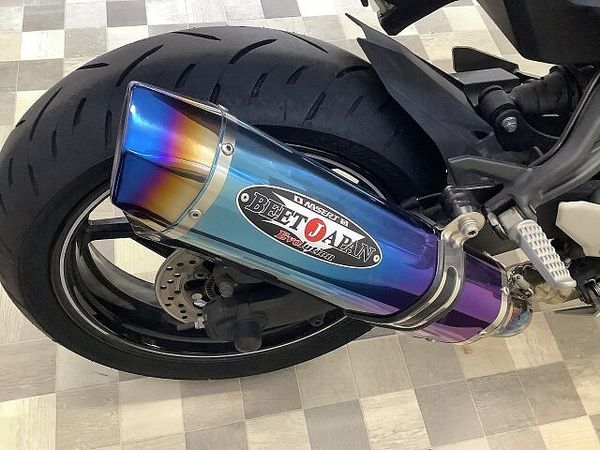 カワサキ ZX-25R ZX-25R SE シックなカラーリングの中に派手な差し色が目を惹く2022年モデル!ビー 9