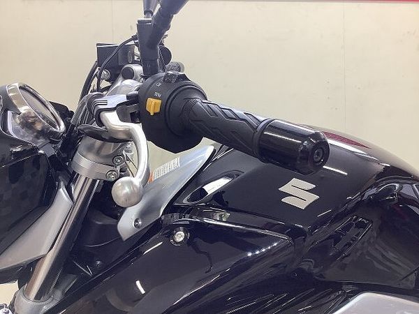 スズキ GSR250 GSR250【重厚なデザインに頑健なエンジンを搭載した絶版ネイキッド】 10