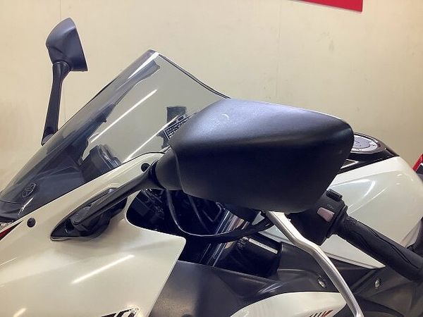 ヤマハ YZF-R3 YZF-R3【マルチバー・USB1口装備・乗りやすく扱いやすいコンパクトな車体】 10