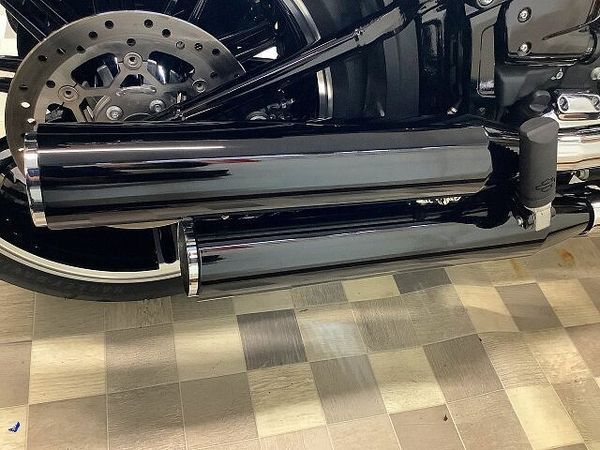 ハーレーダビッドソン FXBRS SOFTAIL BREAKOUT FXBRS1870【ワンオーナー・エンジンガード・サイドバッグ装備】 9