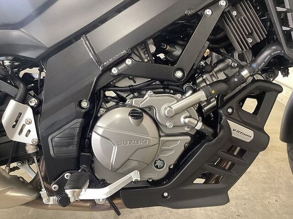 スズキ Vストローム650XT Vストローム650XTA 【マル得車両】快適性と走破性を兼ね備えたミドルアドベンチャーはワ 10
