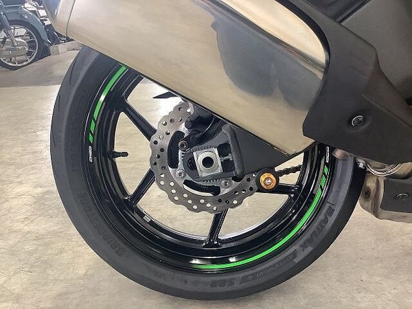 カワサキ ZX-6R ZX-6RA KRT Edition ミドルクラスSSの雄の躍動する存在感をその手に!多彩 9