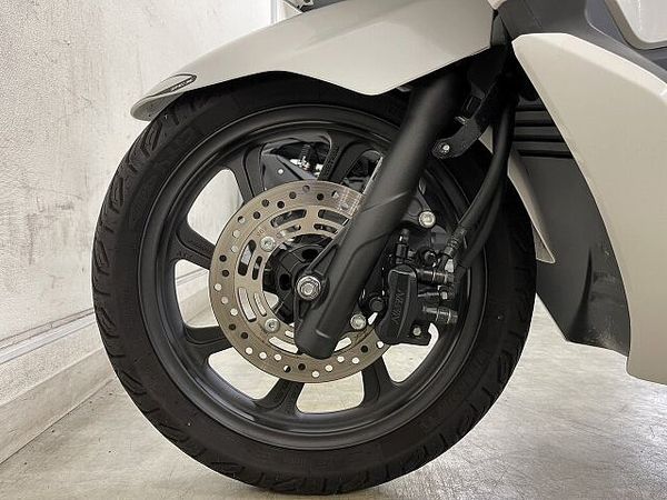 ホンダ PCX125 PCX125-3 スマートキー採用の先進感溢れる次世代スクーターはカスタム光る一台です☆ 7
