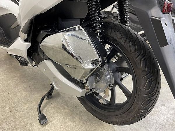 ホンダ PCX125 PCX125-3 スマートキー採用の先進感溢れる次世代スクーターはカスタム光る一台です☆ 8