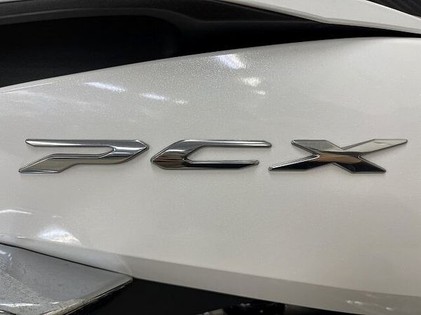 ホンダ PCX125 PCX125-3 スマートキー採用の先進感溢れる次世代スクーターはカスタム光る一台です☆ 9