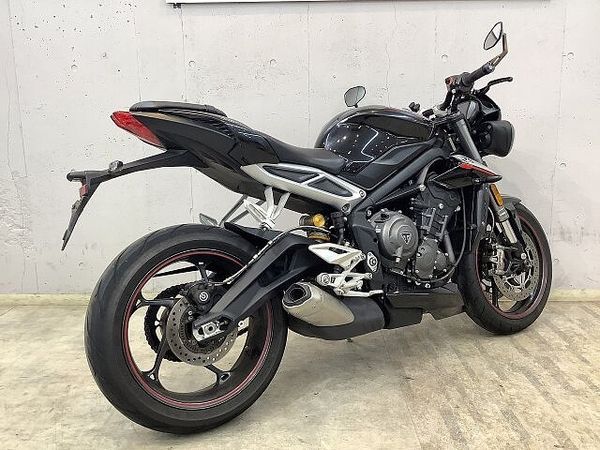 トライアンフ STREET TRIPLE ストリートトリプルRS フルノーマル! インジェクションモデル! 水冷並列3気筒エンジン搭 4