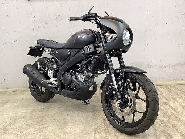 ヤマハ XSR155 XSR155 【マル得】 ビキニカウル装備! ハリケーン製カスタムハンドル デイトナ製スリ 3