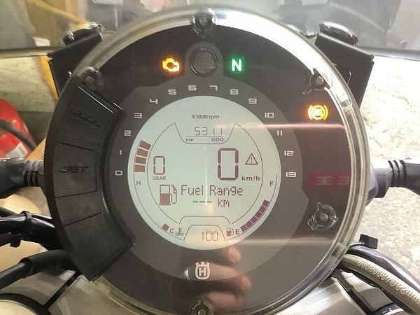 ハスクバーナ SVARTPILEN 401 スヴァルトピレン401 メーターバイザー バーエンドミラー エンジンスライダー ドリンクホ 9