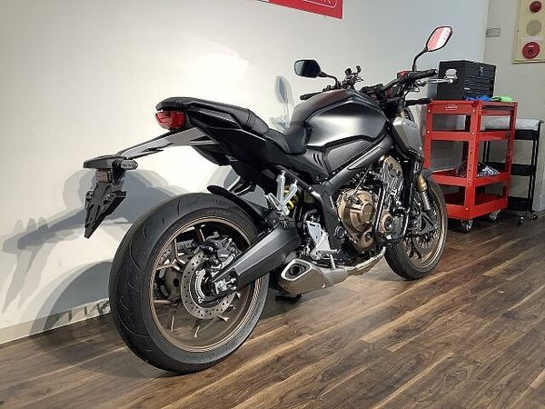 ホンダ CB650R CB650R ★2021年モデル/デイトナ製エンジンガード/グリップヒーター/USBポート 5