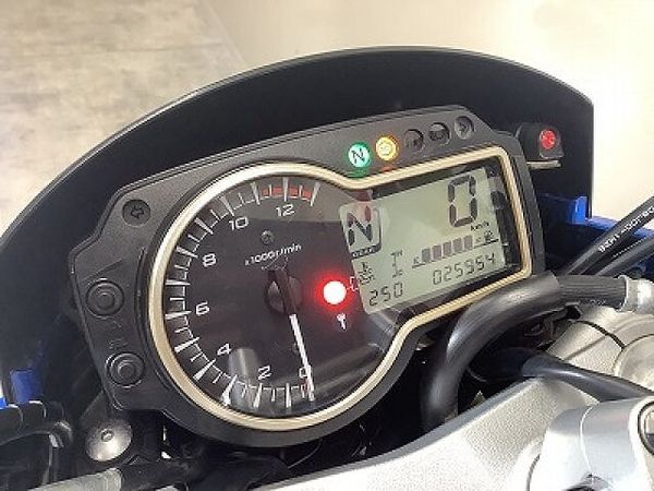 スズキ GSR750 GSR750 2012年モデル/リアキャリア装備/ヘルメットホルダー/純正スペアキーあり 8