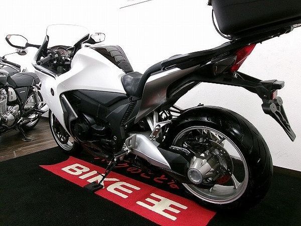 ホンダ VFR1200F VFR1200F DCT リアボックス付/MiniUSBタイプB付/TANAX製レーダー探 5