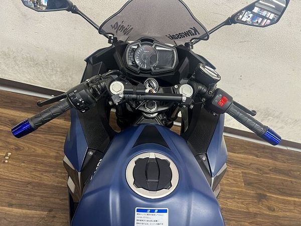 カワサキ ニンジャ 400 NINJA400 2022年モデル スペアキーありマルチバー、USBポート装備スクリーン、 10
