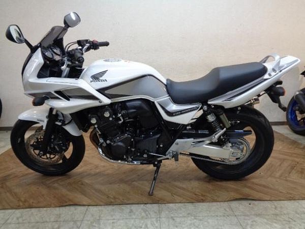 ホンダ CB400スーパーボルドール とても状態のいい車両です!ABS装着モデル!ETCが付いてお買い得です!希少なホワイト! 2