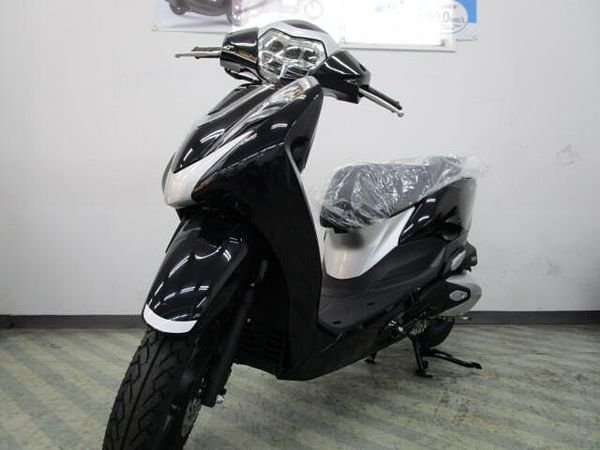 ホンダ リード125 各色展示中!足元フラットで人気のリード125!スマートキーになって益々便利です!下取り歓迎 2