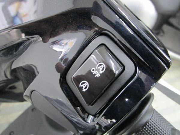 ホンダ リード125 各色展示中!足元フラットで人気のリード125!スマートキーになって益々便利です!下取り歓迎 5