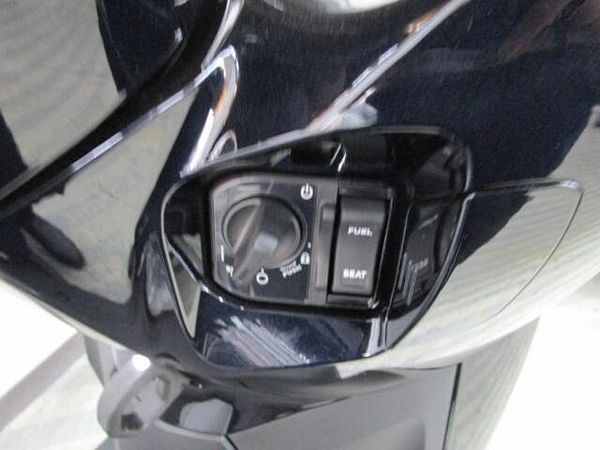 ホンダ リード125 各色展示中!足元フラットで人気のリード125!スマートキーになって益々便利です!下取り歓迎 6