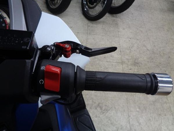 ホンダ フォルツァ 走行距離が2,266kmの低走行車両!マフラーカスタム!グリップヒーター付いてお買い得です 8