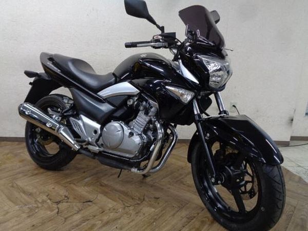 スズキ GSR250 250ccとは思えない大きな車格が人気のGSR250!お買い得プライスで大放出です! 1