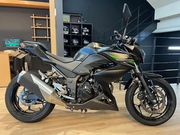 カワサキ Z250 1