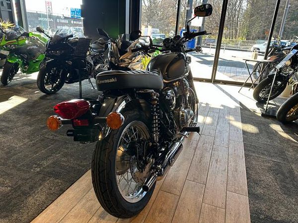カワサキ W800 相模原エリア唯一のカワサキプラザ店です。お気軽にお問合せくださいませ。 4