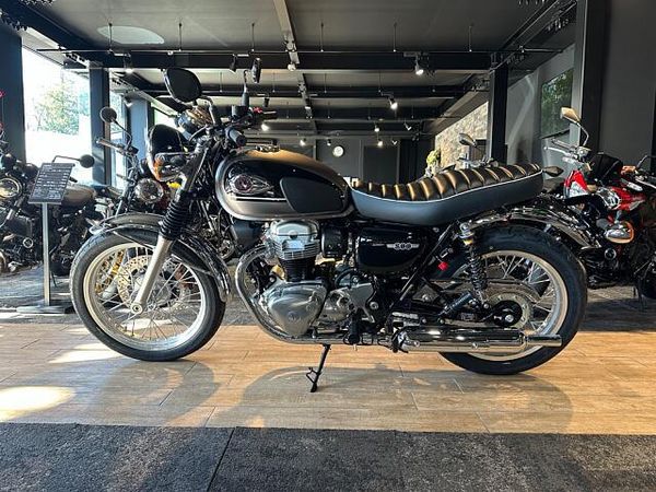カワサキ W800 相模原エリア唯一のカワサキプラザ店です。お気軽にお問合せくださいませ。 3