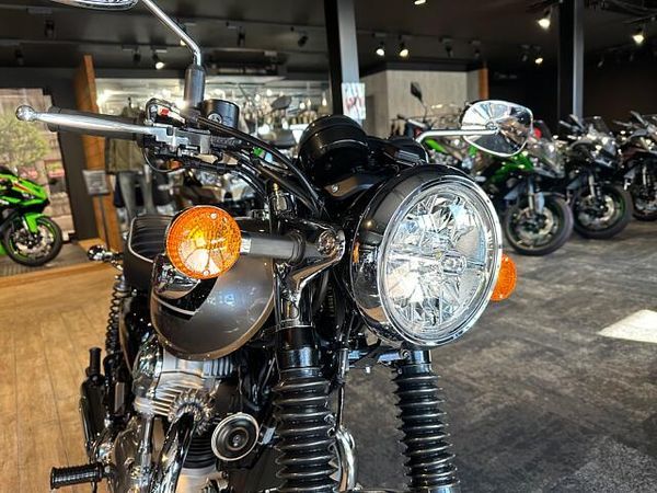 カワサキ W800 相模原エリア唯一のカワサキプラザ店です。お気軽にお問合せくださいませ。 8