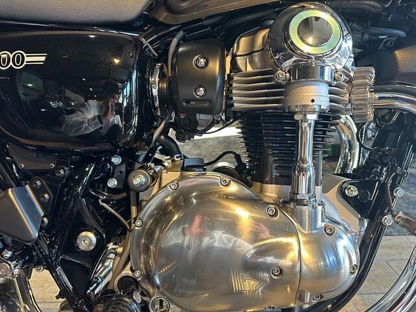 カワサキ W800 相模原エリア唯一のカワサキプラザ店です。お気軽にお問合せくださいませ。 9